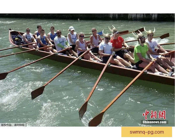 划船比赛瞬间回放：波澜壮阔的水上竞技